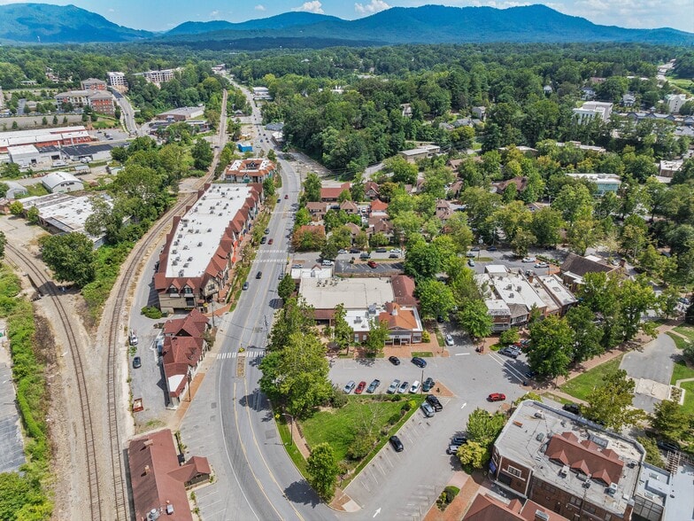 More Photos Of 10 Biltmore Plz, Asheville Restaurant For Lease