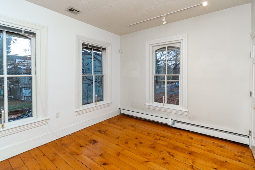 More Photos Of 24 N Main St, Lambertville Office For Sale