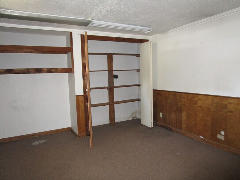 More Photos Of 23095 Yupon St, Porter Warehouse For Sale