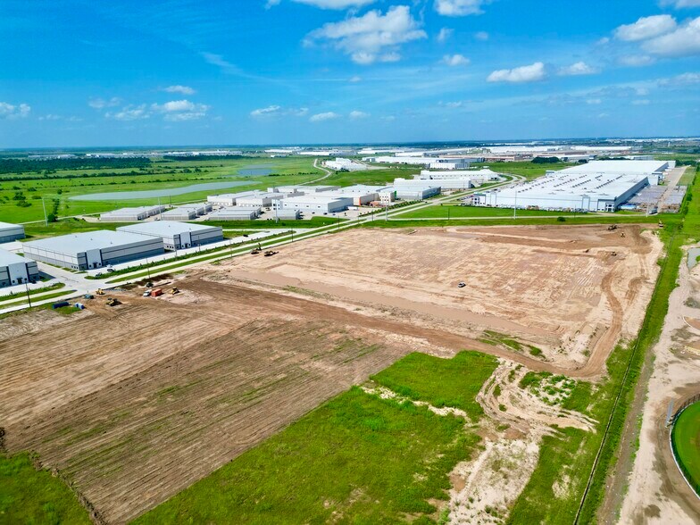 More Photos Of Twinwood Distribution Center V, Brookshire Distribution For Sale