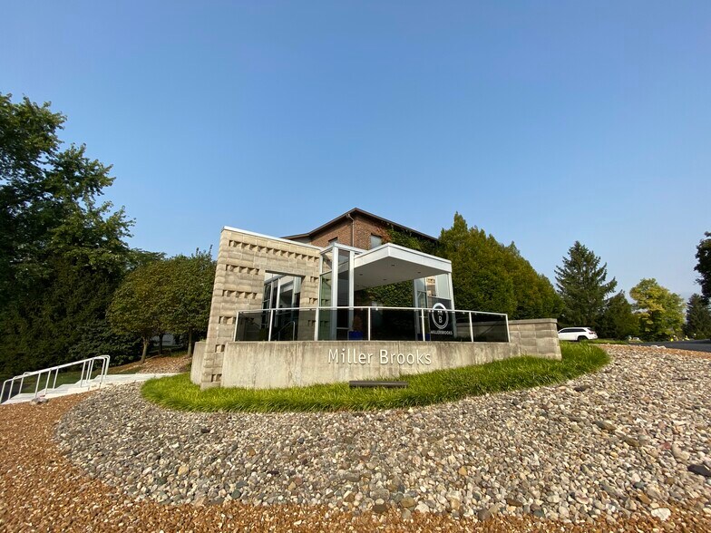 More Photos Of 11712 N Michigan Rd, Zionsville Office For Sale