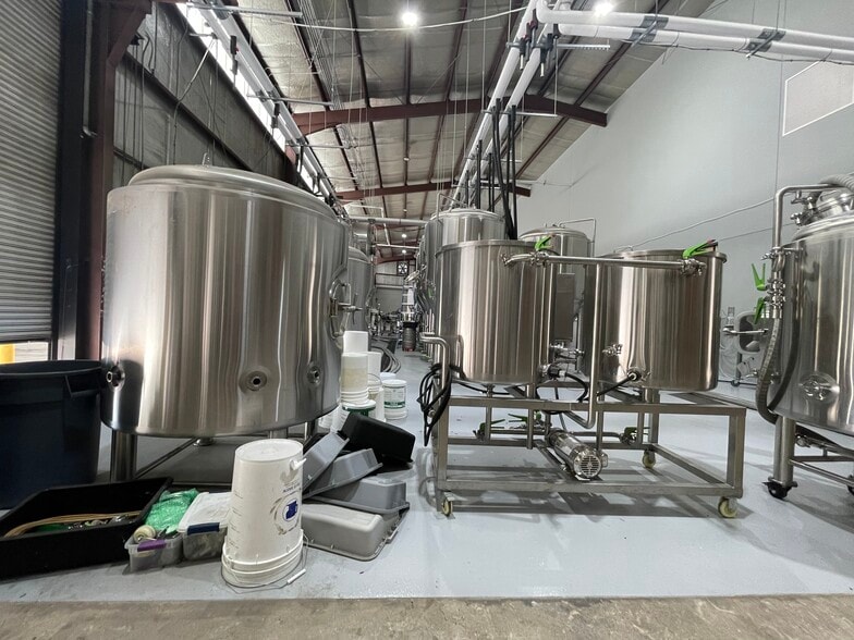 More Photos Of 4001 Navigation Blvd, Houston Warehouse For Sale