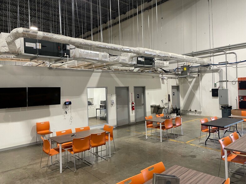 More Photos Of 2415 US Highway 78, Moody Distribution For Lease