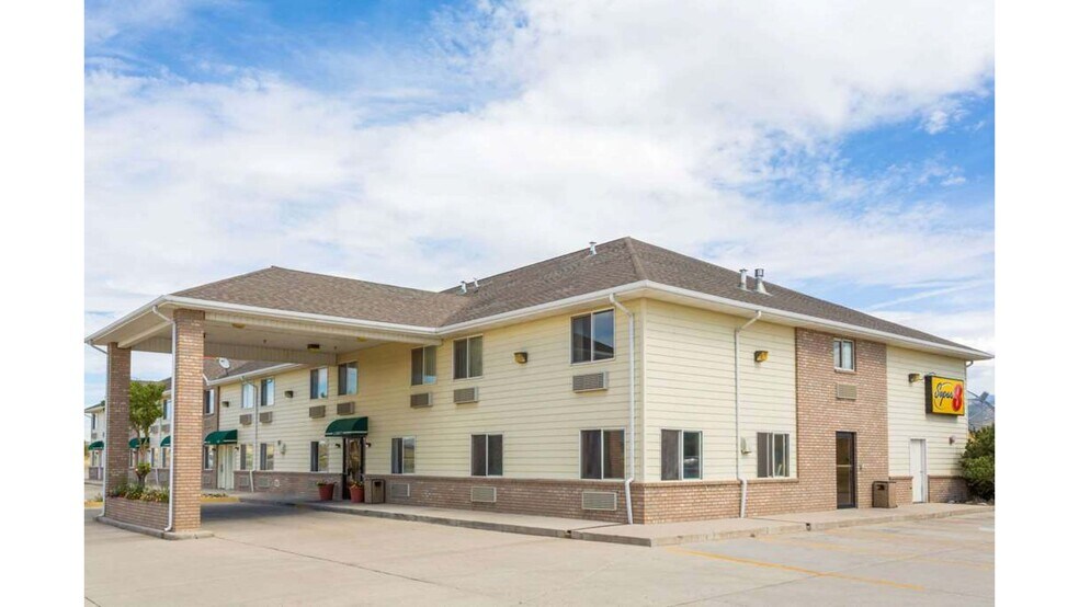 Primary Photo Of 626 W 1400 N, Beaver Hotel For Sale