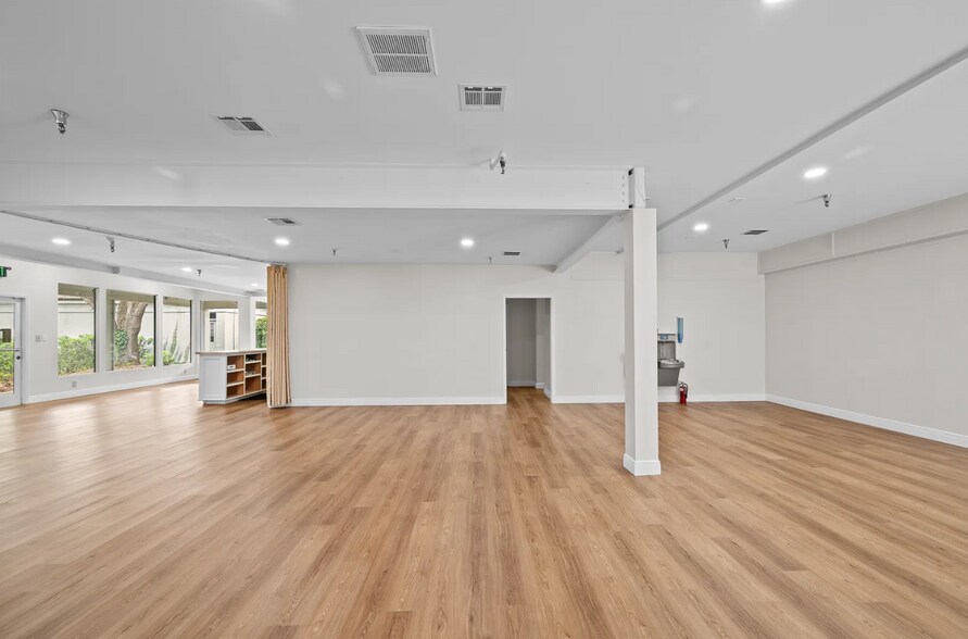 More Photos Of 2441 NW 43rd St, Gainesville General Retail For Lease