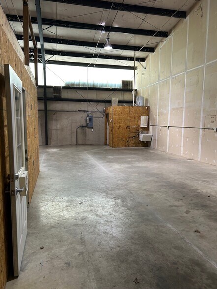 More Photos Of 22 Enterprise Ct, Fredericksburg Warehouse For Lease