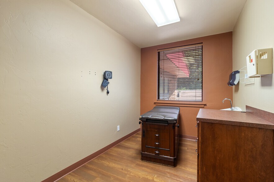 More Photos Of 116 E Robert S Kerr Blvd, Wynnewood Medical For Sale