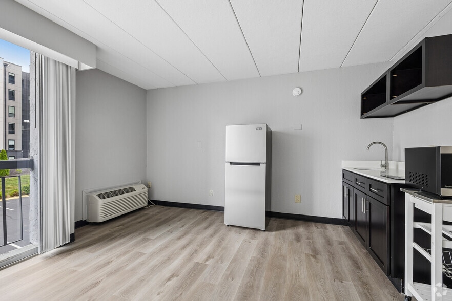 More Photos Of 1722 N Walnut St, Bloomington Apartments For Sale