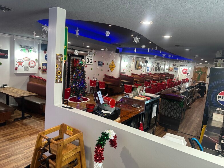 More Photos Of 3807 Fort St, Wyandotte Restaurant For Sale