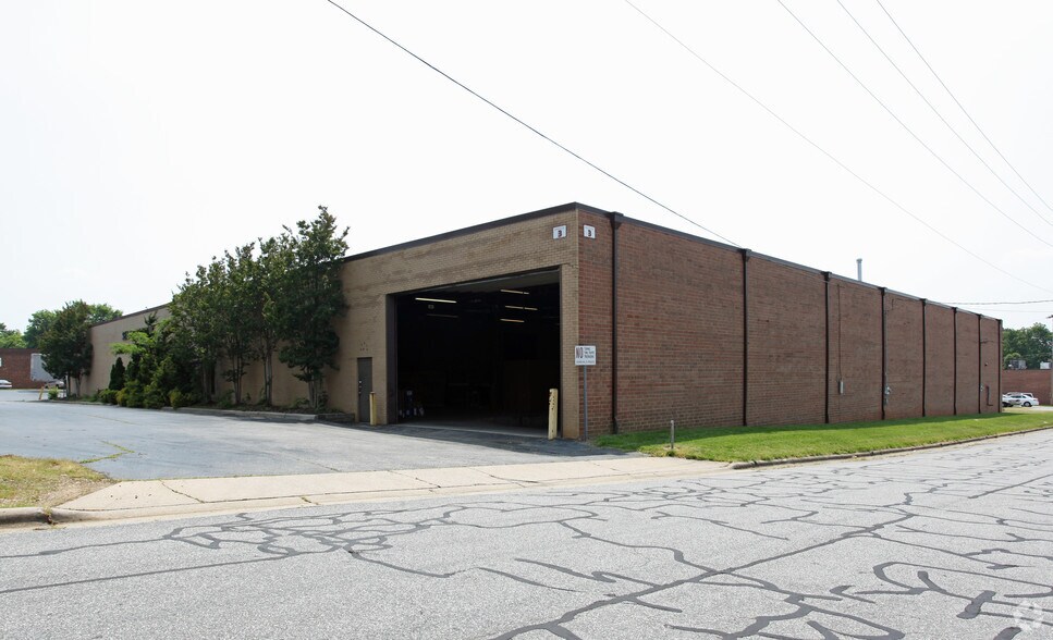 More Photos Of 702 Prospect St, High Point Warehouse For Lease