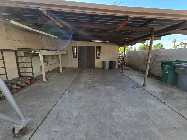 More Photos Of 258 E 5th St, Beaumont Warehouse For Sale