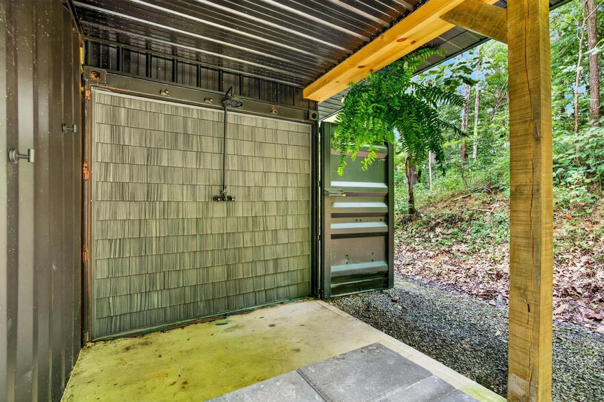 More Photos Of 21360 State Route 327, Laurelville Specialty For Sale
