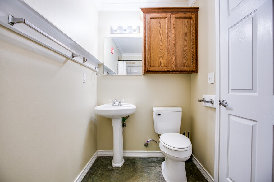 More Photos Of 350 W Avenue L, San Angelo Apartments For Sale