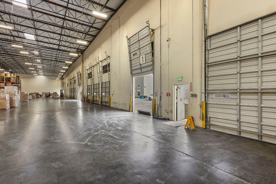 More Photos Of 11246 Jersey Blvd, Rancho Cucamonga Distribution For Lease