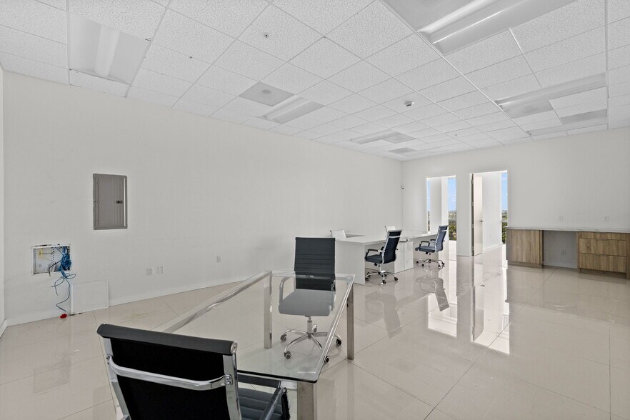 More Photos Of 20200 W Dixie Hwy, Aventura Medical For Lease