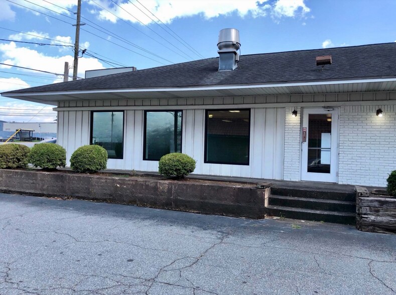 Primary Photo Of 570 Cobb Pky, Marietta Restaurant For Sale