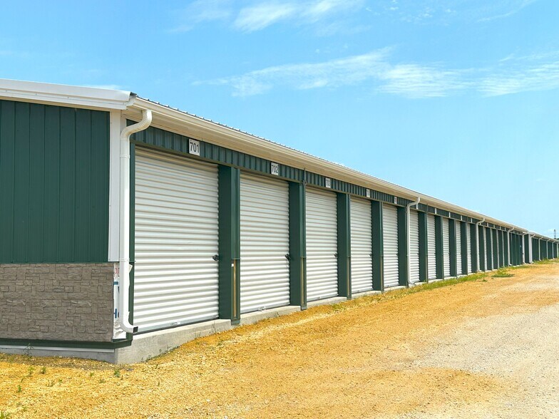 More Photos Of 1947 N Lyford Rd, Rockford Self Storage For Sale