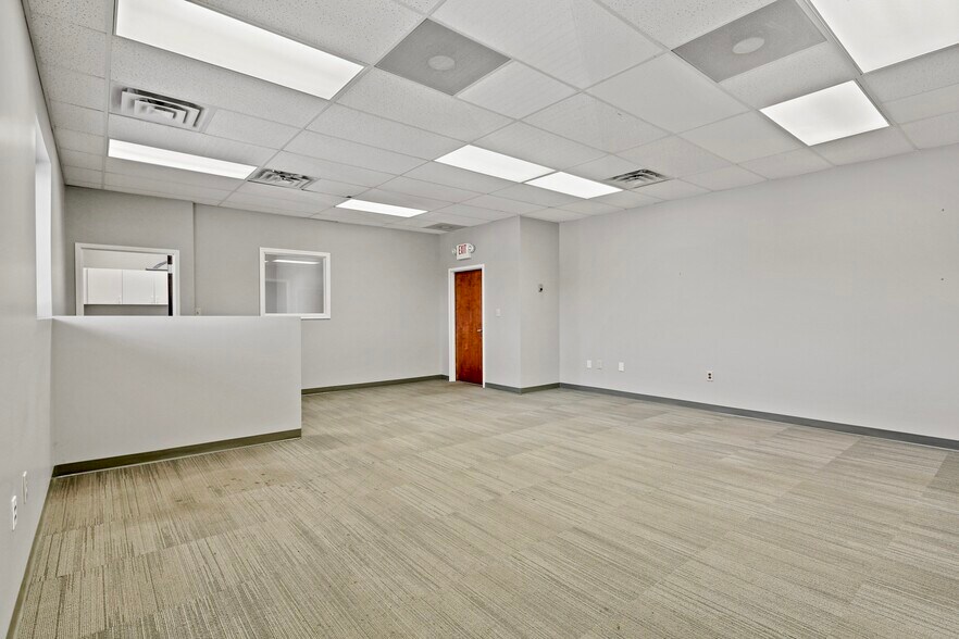 More Photos Of 511 Jermor Ln, Westminster Storefront Retail Office For Lease