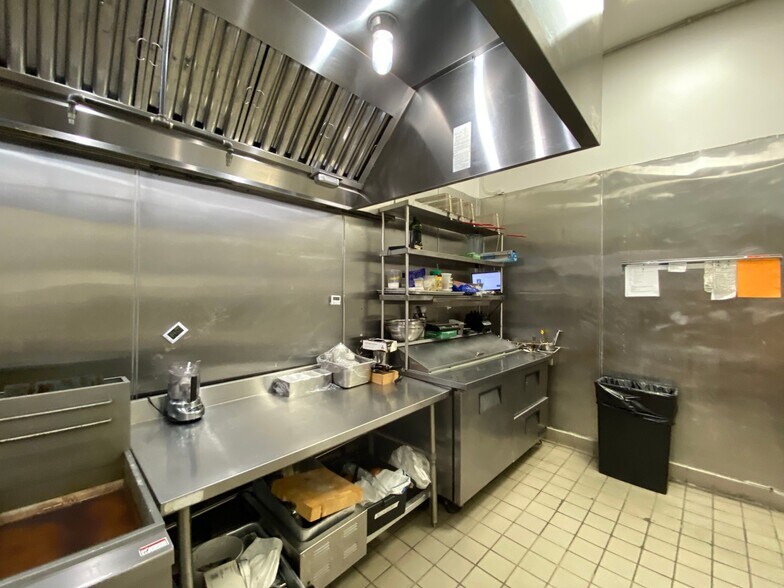 More Photos Of 7459 Melrose Ave, Los Angeles Restaurant For Lease