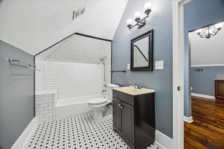 More Photos Of 2151 Monroe Ave, Memphis Office Residential For Sale