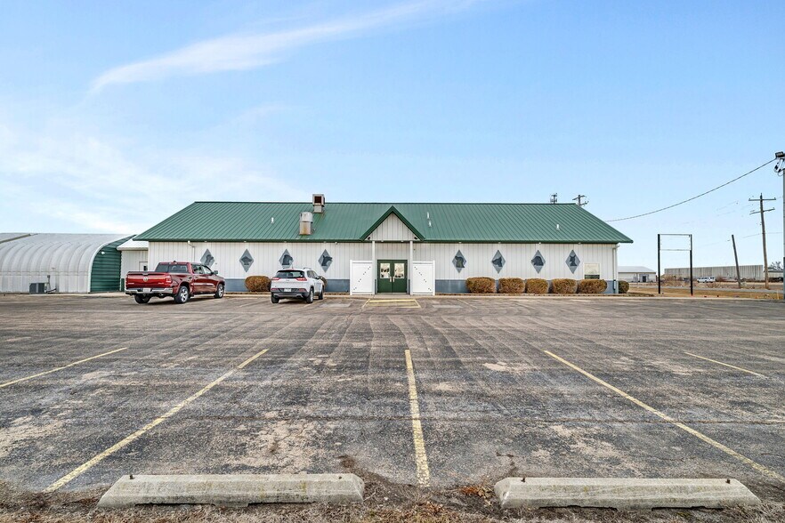 Primary Photo Of 441 E Stevenson Rd, Ottawa Restaurant For Sale