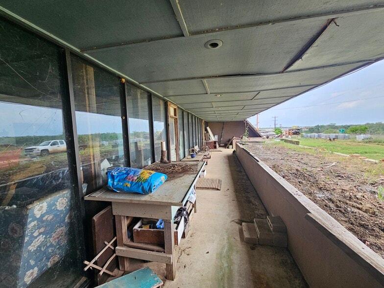 More Photos Of 333 Salvage Way, Luling Warehouse For Sale