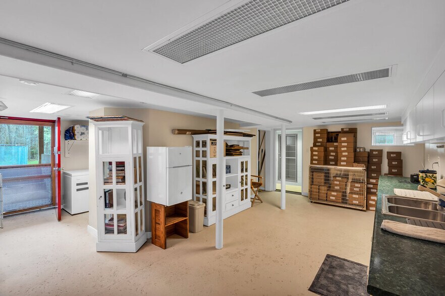 More Photos Of 261 Rt 34, Colts Neck Veterinarian Kennel For Sale