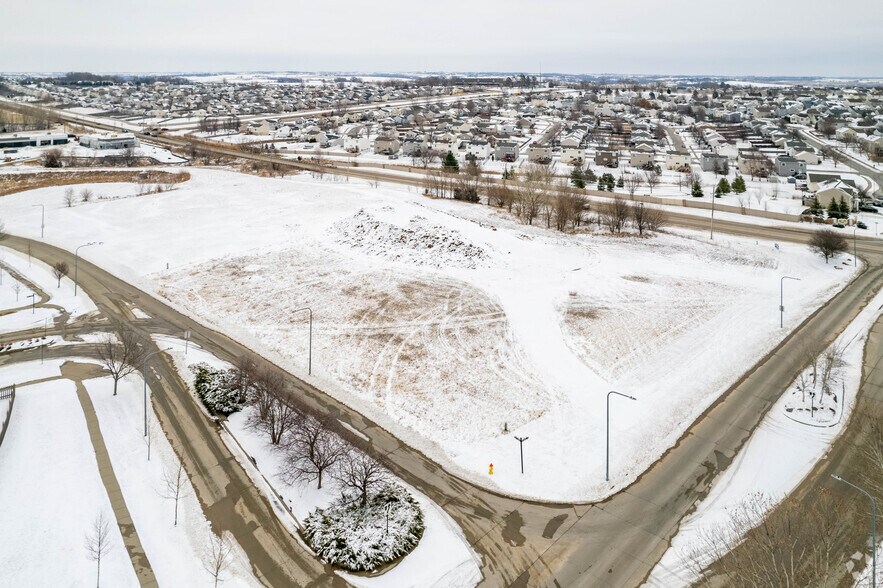 More Photos Of 8001 N 157th St, Bennington Storefront Retail Office For Lease