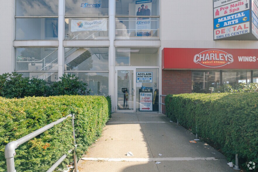 More Photos Of 1241 Main St, Worcester Freestanding For Lease
