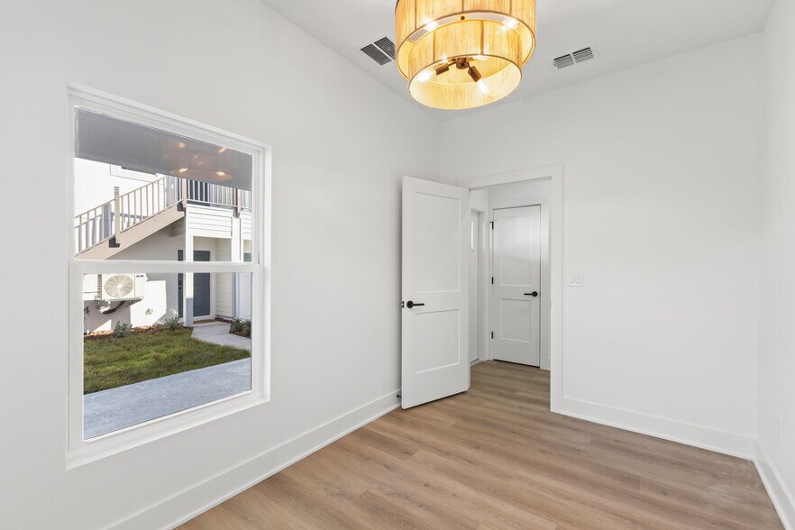 More Photos Of 2525 13th Ave N, Saint Petersburg Multifamily For Sale