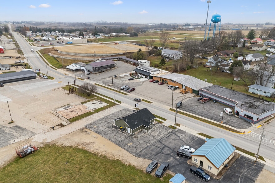 More Photos Of 606 Rossville Rd, Waukon Restaurant For Sale