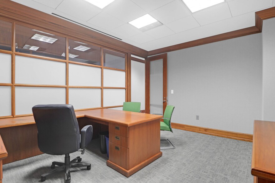 More Photos Of 40 Calhoun St, Charleston Office For Lease