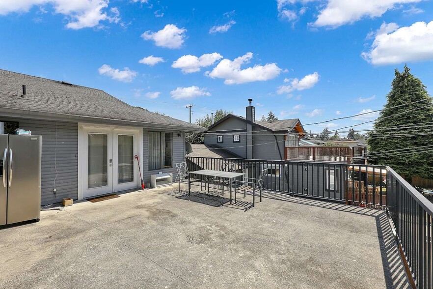 More Photos Of 9509 152 St, Surrey Daycare Center For Lease