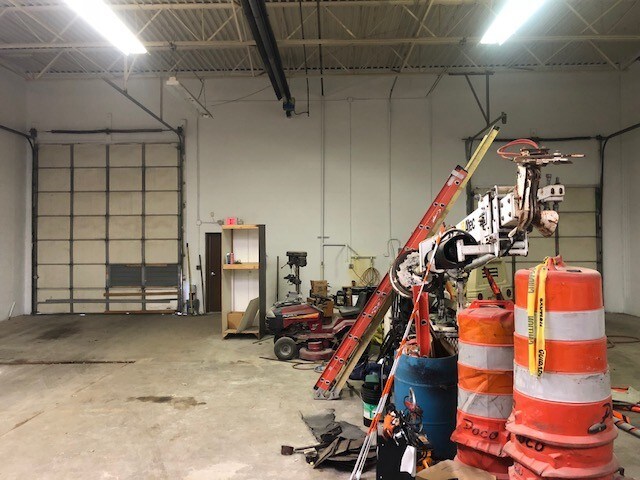 More Photos Of 35468 Groesbeck Hwy, Clinton Township Warehouse For Lease