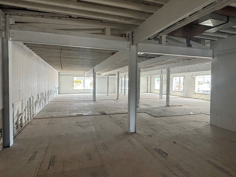 More Photos Of 200 W Jefferson Blvd, Dallas Storefront For Lease