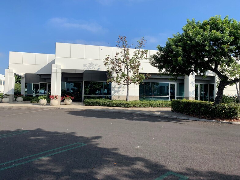 More Photos Of 1 Technology Dr, Irvine Light Manufacturing For Lease