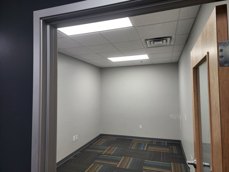 More Photos Of 7011 W Canal Dr, Kennewick Unknown For Lease