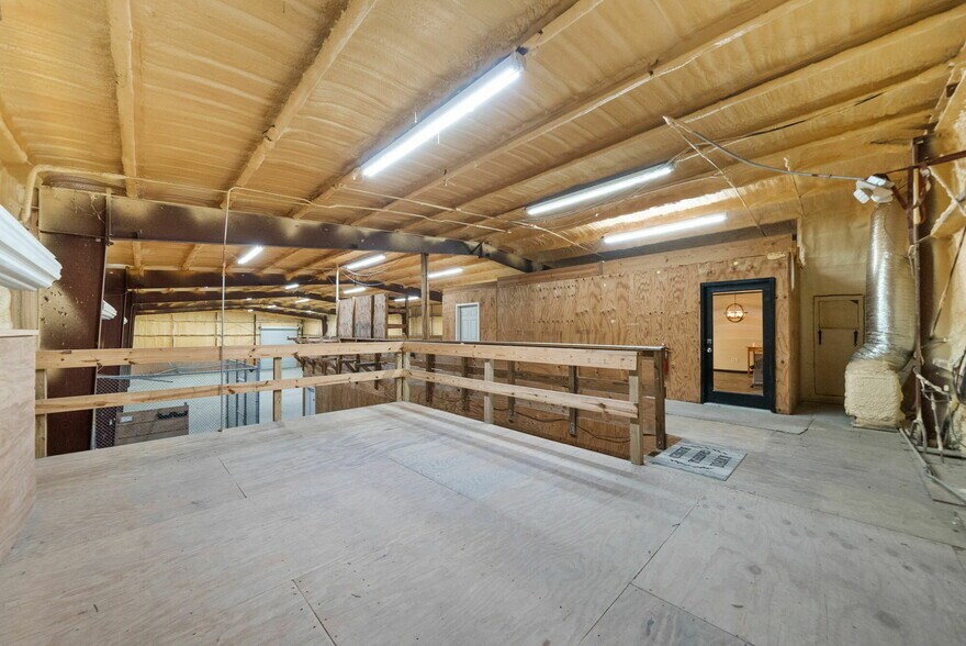 More Photos Of 1225 Transmitter Rd, Panama City Warehouse For Lease