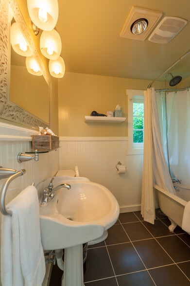 More Photos Of 2579 W Shore Dr, Lummi Island Hotel For Sale