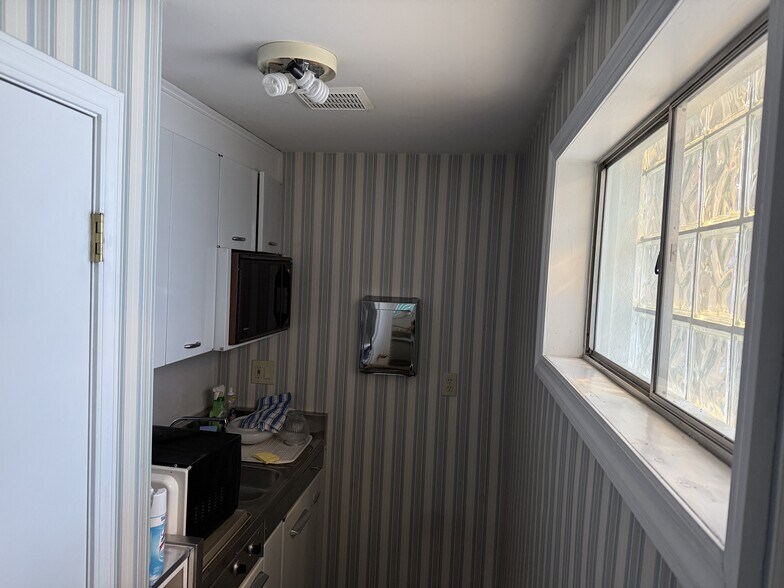 More Photos Of 235 Saratoga Rd, Schenectady Office For Sale