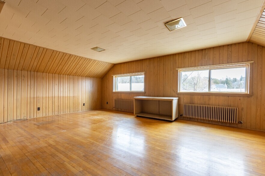 More Photos Of 740 Washington St, Wausau Bar For Sale