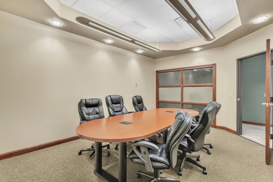 More Photos Of 3121 S Lakeside Dr, Oklahoma City Industrial For Sale