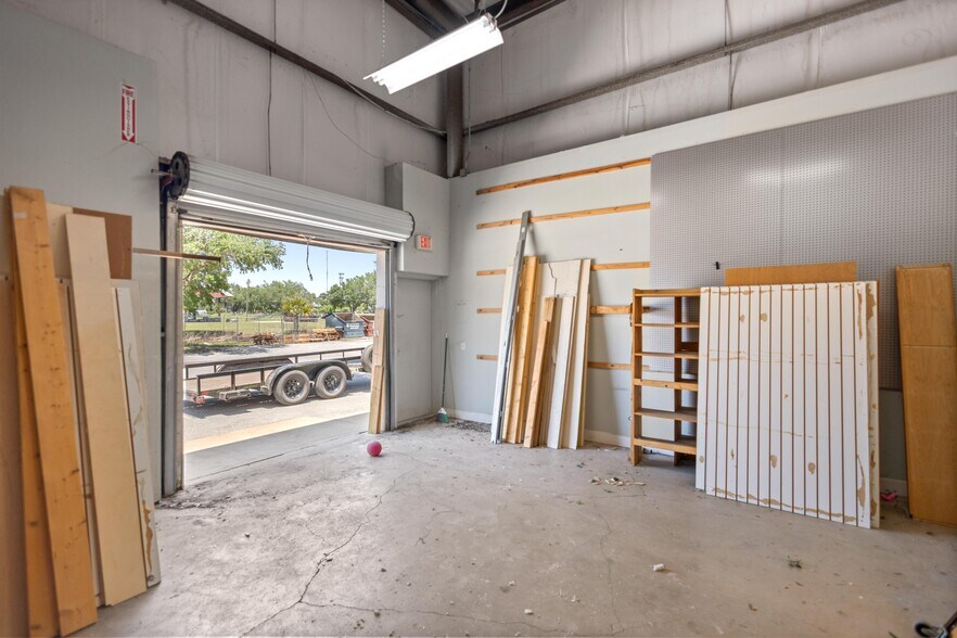 More Photos Of 1211 SW 17th St, Ocala Freestanding For Lease