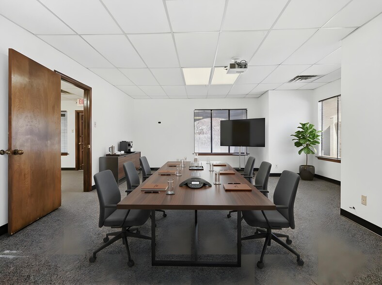 More Photos Of 1006 N Bowen Rd, Arlington Office For Lease