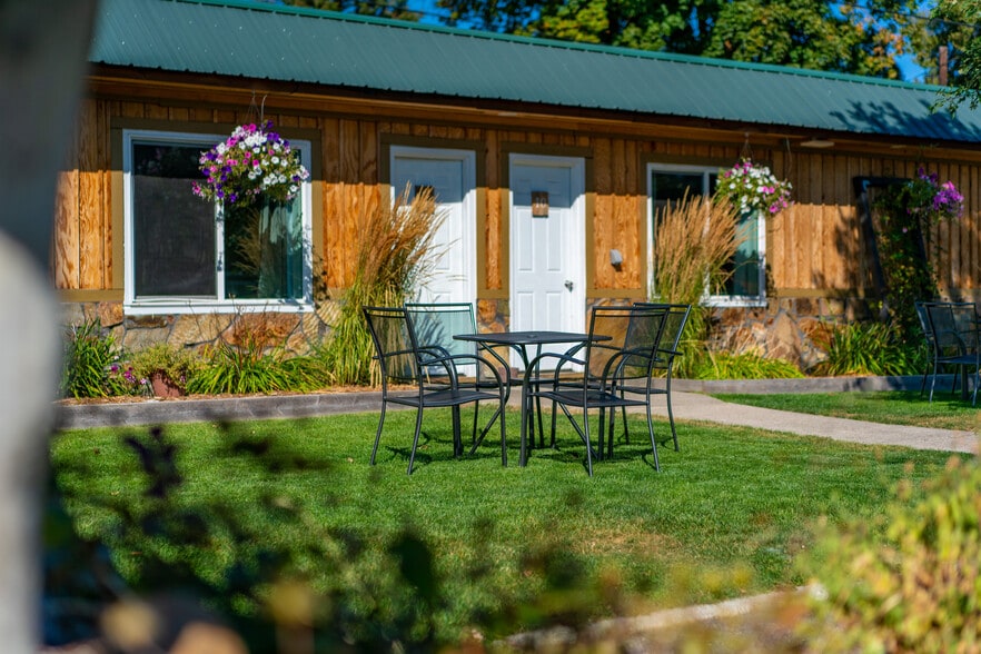 More Photos Of 808 Mineral Ave, Libby Hotel For Sale