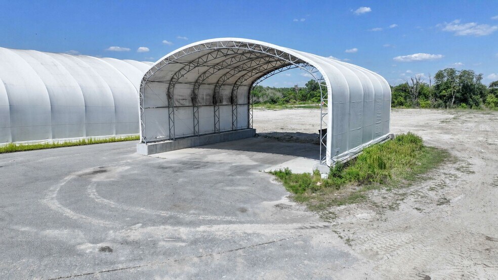 More Photos Of 2010 Longhorn ave, Lakeland Warehouse For Lease
