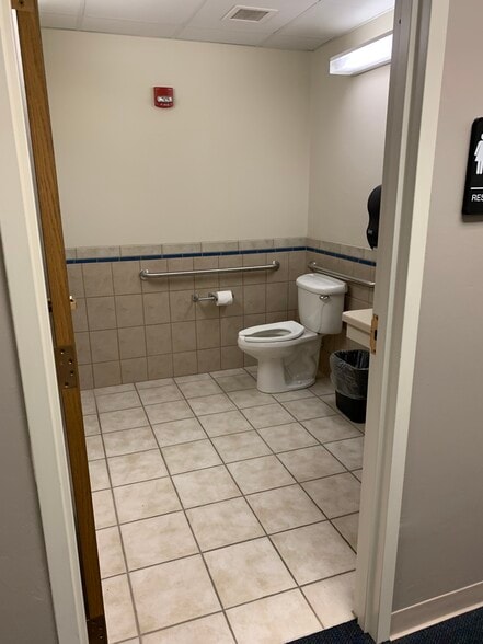 More Photos Of 110-301 N Adams St, Green Bay Office Residential For Lease