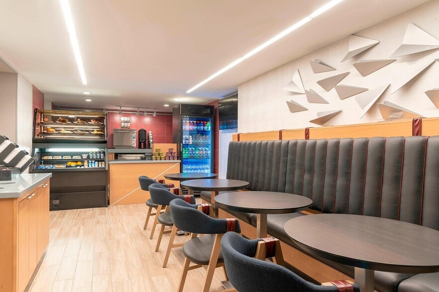 More Photos Of 2747 S 11th St, Kalamazoo Hotel For Sale