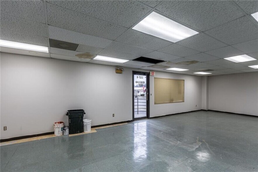 More Photos Of 2327 N Belt Hwy, Saint Joseph General Retail For Lease