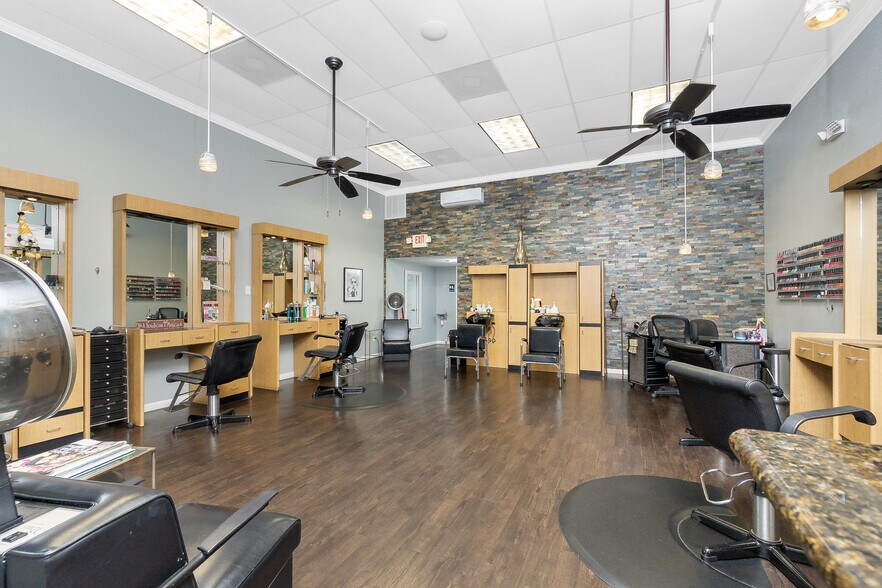 More Photos Of 20020 Veterans Blvd, Port Charlotte Office For Lease